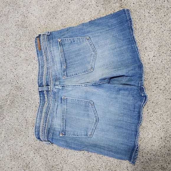 Anthropologie Pilcro Embroidered Denim Jean Short Rolled Cuff Size 28 - Picture 9 of 12